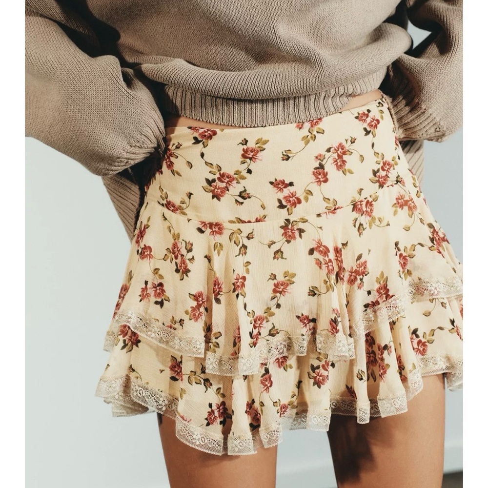 NWT ZARA FLORAL RUFFLE MINI SKIRT